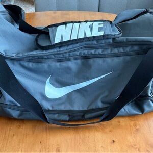 Nike Sport Duffel Gym Bag Gray and Black w/ Lg White Swoosh Shoulder Strap